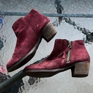 Aldo burgundy suede booties - size 7.5